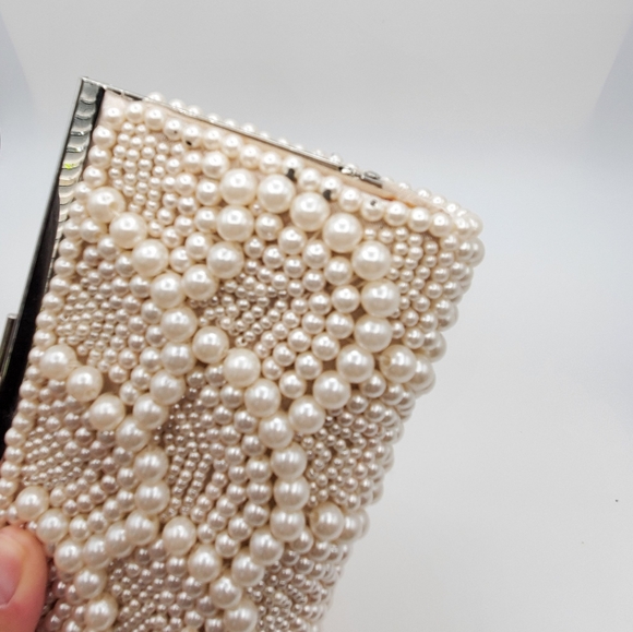 Elegant Beaded Faux Pearl Evening Clutch With Detactable Silver Chain Strap - Picture 5 of 8